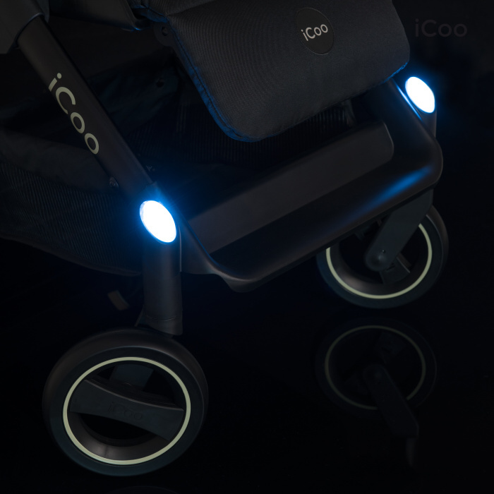 Kočárek I’coo Acrobat XL Plus Trioset - detail LED osvětlení